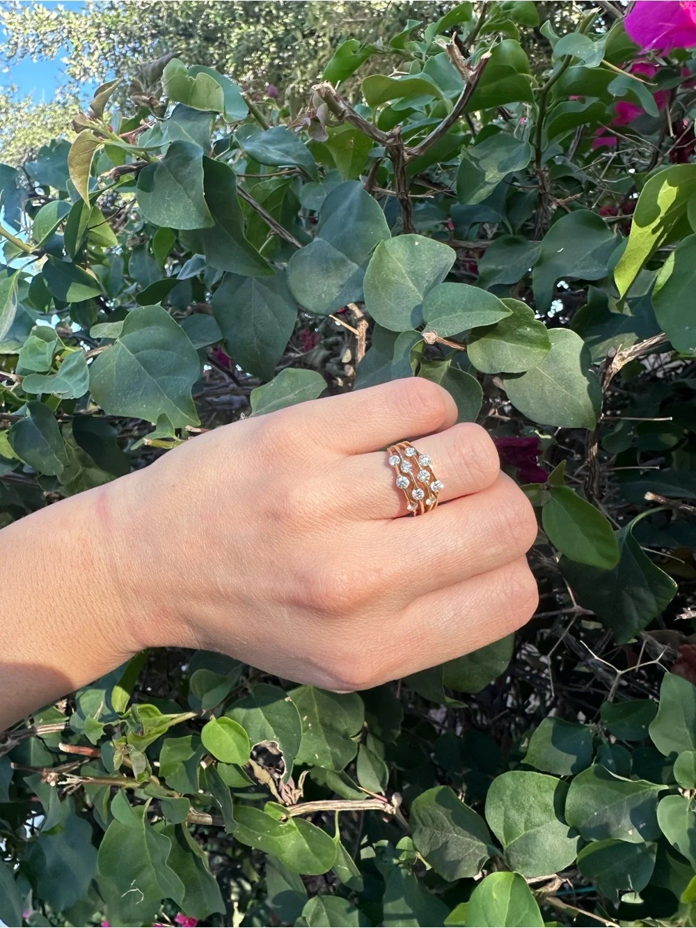 Gorgeous ring with 10 natural diamonds set in 14k gold